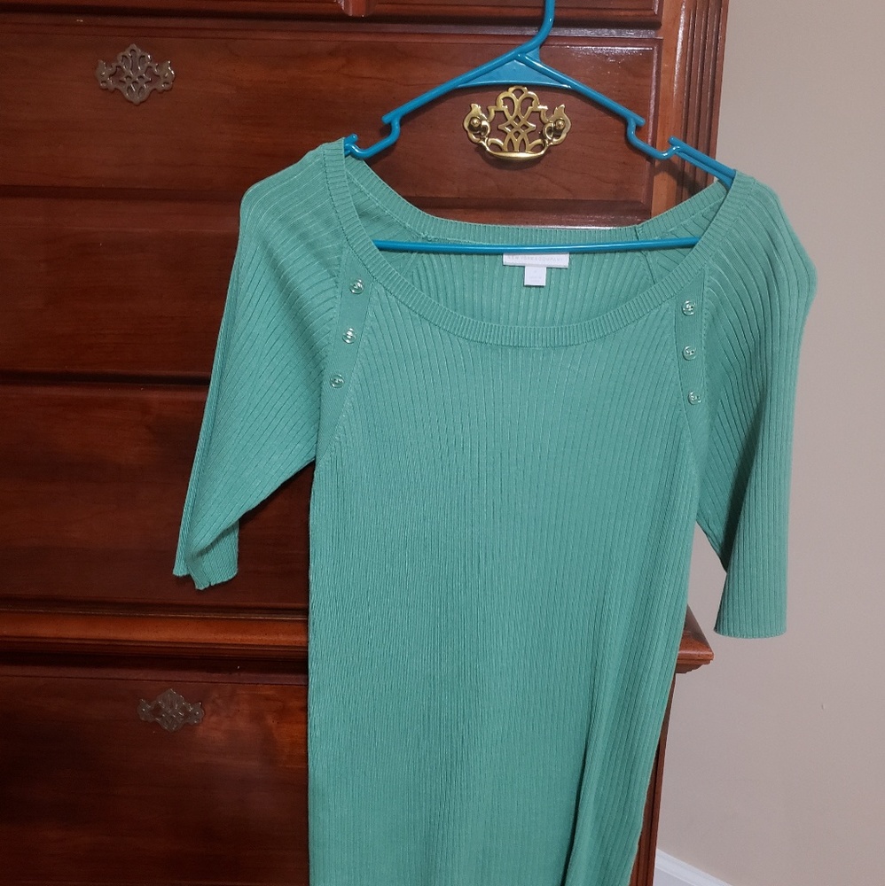 New York @ co. Short sleeve sweater.